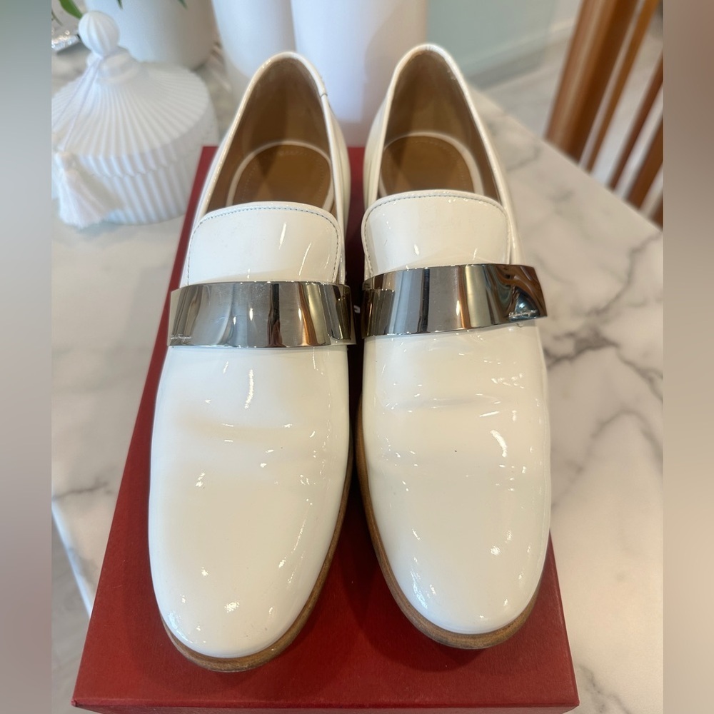 🚨Salvador ferragamo flat - Picture 3 of 5